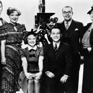 THE JONES FAMILY IN HOLLYWOOD, from left, Kenneth Howell, Spring Byington, June Carlson, George Ernest, Jed Prouty, Florence Roberts, 1939, TM and copyright ©20th Century Fox Film Corp. All rights reserved
