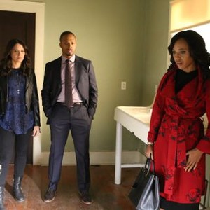 Scandal, Katie Lowes (L), Cornelius Smith Jr. (C), Kerry Washington (R), 'It's Hard out Here for a General', Season 5, Ep. #10, 02/11/2016, ©ABC