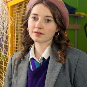Fern Deacon as Chloe Voyle