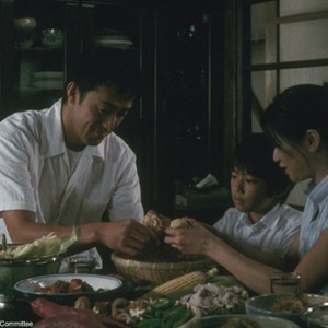 (L-R) Hiroshi Abe as Ryota, Shohei Tanaka as Yukari's son and Yui Natsukawa as Yukari in "Still Walking." photo 14