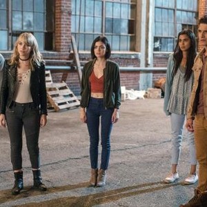 TRUTH OR DARE, (AKA BLUMHOUSE'S TRUTH OR DARE), FROM LEFT: HAYDEN SZETO, VIOLETT BEANE, LUCY HALE, SOPHIA ALI, TYLER POSEY, 2018. PH: PETER IOVINO/© UNIVERSAL PICTURES