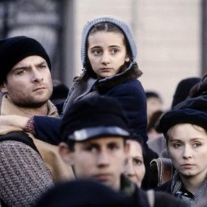 JAKOB THE LIAR, Liev Schreiber (with child), Hannah Taylor-Gordon (little girl), 1999, ©Sony Pictures