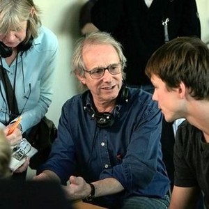 IT'S A FREE WORLD..., director Ken Loach (center), Leslaw Zurek (right), on set, 2007. ©IFC Films
