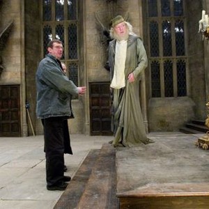 HARRY POTTER AND THE GOBLET OF FIRE, director Mike Newell, Michael Gambon on set, 2005, (c) Warner Brothers