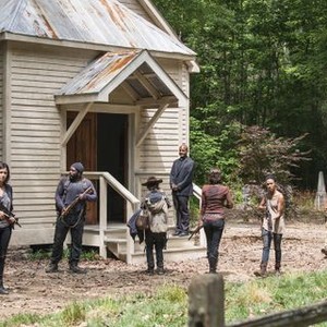 The Walking Dead, from left: Lauren Cohan, Chad L Coleman, Seth Gilliam, Sonequa Martin, 'Strangers', Season 5, Ep. #2, 10/19/2014, ©AMC