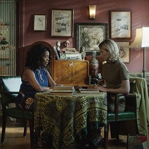 (L-R) Alfre Woodard as Evelyn and Annabelle Wallis as Mia in "Annabelle." photo 20