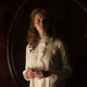The Invisible Woman photo 12