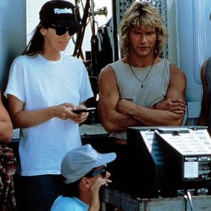 POINT BREAK, director Kathryn Bigelow, Patrick Swayze, Keanu Reeves on the set, 1991