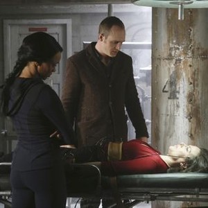 Once Upon a Time, Sonequa Martin (L), Ethan Embry (C), Lana Parrilla (R), 'Second Star to the Right', Season 2, Ep. #21, 05/05/2013, ©ABC