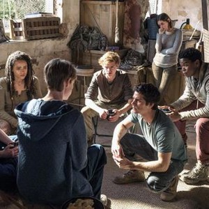 MAZE RUNNER: THE DEATH CURE, FROM LEFT, KATHERINE MCNAMARA, NATHALIE EMMANUEL, JACOB LOFLAND, THOMAS BRODIE-SANGSTER, DYLAN O BRIEN, ROSA SALAZAR, DEXTER DARDEN, 2018. PH: JOE ALBLAS. TM AND COPYRIGHT ©20TH CENTURY FOX FILM CORP. ALL RIGHTS RESERVED