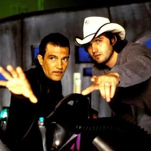 SPY KIDS 2 : THE ISLAND OF LOST DREAMS, Antonio Banderas, director Robert Rodriguez on the set, 2002, (c) Dimension