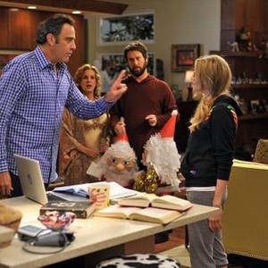 How to Live With Your Parents for the Rest of Your Life, from left: Brad Garrett, Elizabeth Perkins, Jon Dore, Sarah Chalke, 'How to Be Gifted', Season 1, Ep. #13, 06/26/2013, ©ABC