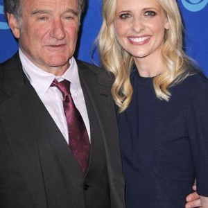 Robin Williams, Sarah Michelle Geller at arrivals for CBS Network Upfronts Presentation 2012, Lincoln Center, New York, NY May 15, 2013. Photo By: Kristin Callahan/Everett Collection