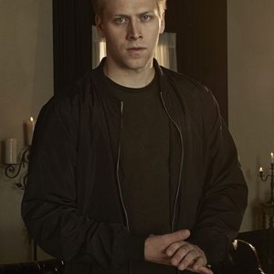 Carl Lundstedt as Liam