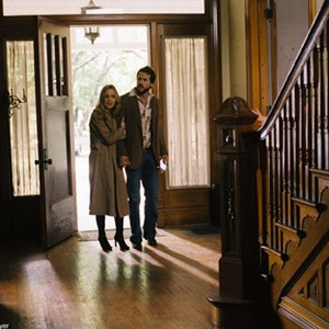 MELISSA GEORGE and RYAN REYNOLDS star as real-life couple Kathy and George Lutz in THE AMITYVILLE HORROR. photo 4