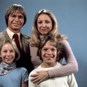 OH, GOD!, (clockwise from lower left), Rachel Longaker, John Denver, Teri Garr, Moosie Drier, 1977