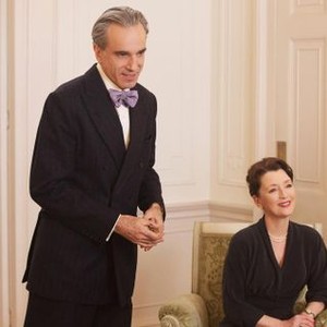PHANTOM THREAD, FROM LEFT: DANIEL DAY-LEWIS, LESLEY MANVILLE, 2017. PH: LAURIE SPARHAM/© FOCUS FEATURES