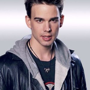 Christopher Gorham as Neil Taggart