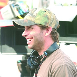 Director ZACK SNYDER on the set of the zombie action thriller, Dawn of the Dead. photo 4