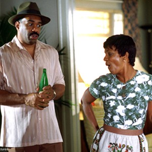 STEVE HARVEY and VANESSA BELL CALLOWAY in Alcon Entertainment's romantic teen comedy "Love Don't Cost A Thing," starring Nick Cannon and Christina Milian and distributed by Warner Bros. Pictures. photo 15