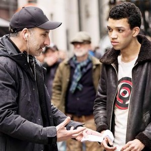 POKEMON DETECTIVE PIKACHU, FROM LEFT: DIRECTOR ROB LETTERMAN, JUSTICE SMITH, ON SET, 2019. PH: GILES KEYTE/© WARNER BROS.