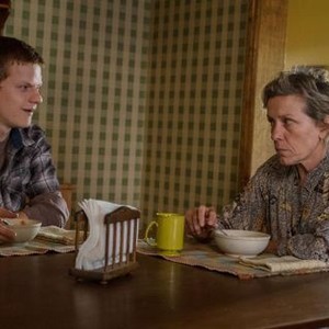 THREE BILLBOARDS OUTSIDE EBBING, MISSOURI, FROM LEFT: LUCAS HEDGES, FRANCES MCDORMAND, 2017. PH: MERRICK MORTON/TM & COPYRIGHT © FOX SEARCHLIGHT PICTURES. ALL RIGHTS RESERVED.
