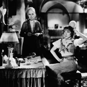 THE WHITE SISTER, Louise Closser Hale (standing), Helen Hayes, 1933