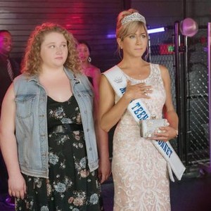 DUMPLIN', FROM LEFT: DANIELLE MACDONALD, JENNIFER ANISTON, 2018. PH: BOB MAHONEY/© NETFLIX