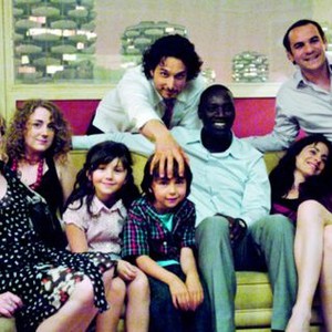 TELLEMENT PROCHES, Isabelle Carre (left), Josephine de Meaux (second from left), Vincent Elbaz (back center), Omar Sy (third from left), Audrey Dana (right, on couch), Francois-Xavier Demaison (right), 2009. ©Mars Distribution
