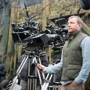 KING ARTHUR: LEGEND OF THE SWORD, DIRECTOR GUY RITCHIE, ON SET, 2017. PH: DANIEL SMITH/© WARNER BROS. PICTURES
