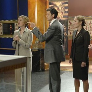 Psych, from left: David Lovgren, Kirsten Nelson, Timothy Omundson, Maggie Lawson, Ali Liebert, 'Shawn (And Gus) of The Dead', Season 2, Ep. #16, 02/15/2008, ©USA