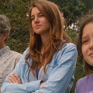 (L-R) George Clooney as Matt King, Shailene Woodley as Alexandra and Amara Miller as Scottie in "The Descendants." photo 1