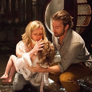 Out of the Dark (2014) photo 14