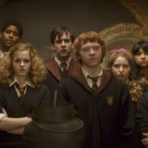 HARRY POTTER AND THE HALF-BLOOD PRINCE, Shefali Chowdhury (left), Afshan Azad (second from left), Alfred Enoch (tallest), Emma Watson (left of center), Matthew Lewis (back center), Rupert Grint (right of center, front), Jessie Cave (pink bow), Devon Murray