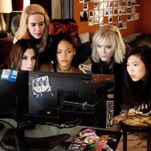 OCEAN'S 8, (AKA OCEAN'S EIGHT), FROM LEFT: SANDRA BULLOCK, SARAH PAULSON, RIHANNA, CATE BLANCHETT, AWKWAFINA, 2018. PH: BARRY WETCHER/© WARNER BROS. PICTURES