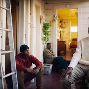 THE LAST BLACK MAN IN SAN FRANCISCO, FROM LEFT: JIMMIE FAILS, JONATHAN MAJORS, DANNY GLOVER, 2019. © A24
