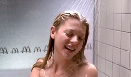 Josie and the Pussycats: Official Clip - Singing in the Shower photo 4
