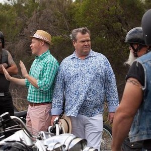 Modern Family, Jesse Tyler Ferguson (L), Eric Stonestreet (C), Ray Blackett (R), 'Australia', Season 5, Ep. #20, 04/23/2014, ©ABC