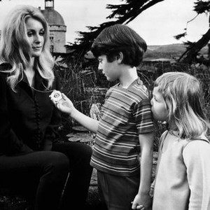 EYE OF THE DEVIL, Sharon Tate, Robert Duncan, Suky Appleby, 1966