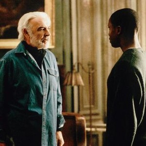 FINDING FORRESTER, from left: Sean Connery, Rob Brown, 2000. ph: George Kraychyk/©Columbia Pictures