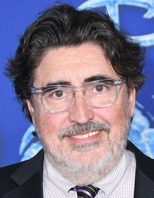 Alfred Molina. 