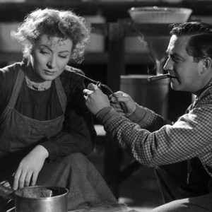 MADAME CURIE, Greer Garson, director Mervyn LeRoy on set, 1943