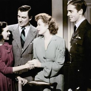 MRS. MINIVER, from left: Teresa Wright, Walter Pidgeon, Greer Garson, Richard Ney, 1942