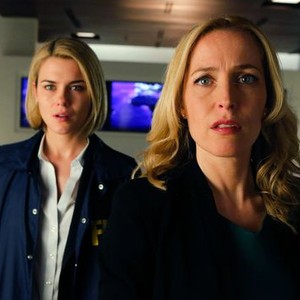 Rachael Taylor (left) and Gillian Anderson