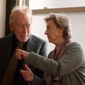 EXTREMELY LOUD AND INCREDIBLY CLOSE, from left: Max von Sydow, Zoe Caldwell, 2011. ph: David Lee/©Paramount Pictures