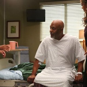 Grey's Anatomy, Chandra Wilson (L), James Pickens Jr. (C), Debbie Allen (R), 'I Bet It Stung', Season 10, Ep. #5, 10/17/2013, ©ABC