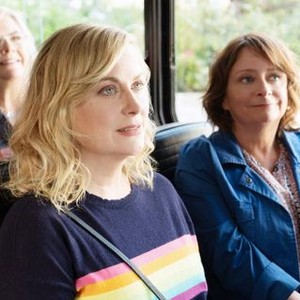 WINE COUNTRY, FROM LEFT: PAULA PELL, AMY POEHLER, RACHEL DRATCH, 2019. PH: COLLEEN HAYES/© NETFLIX