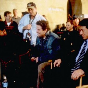 RUSH HOUR 2, front row, seated: Chris Tucker, director Brett Ratner, Jackie Chan, on set, 2001. (c)New Line