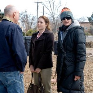 SUNSHINE CLEANING, from left: Alan Arkin, Amy Adams, director Christine Jeffs, on set, 2008. ©Overture Films
