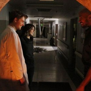 Marvel's Agents of S.H.I.E.L.D., Luke Mitchell (L), Chloe Bennet (C), Henry Simmons (R), 'Laws of Nature', Season 3, Ep. #1, 09/29/2015, ©ABC